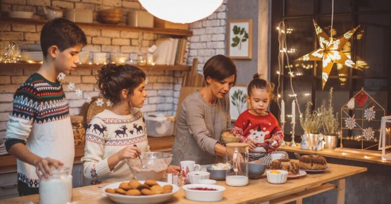 20 Holiday Family Activities That Don’t Cost a Thing